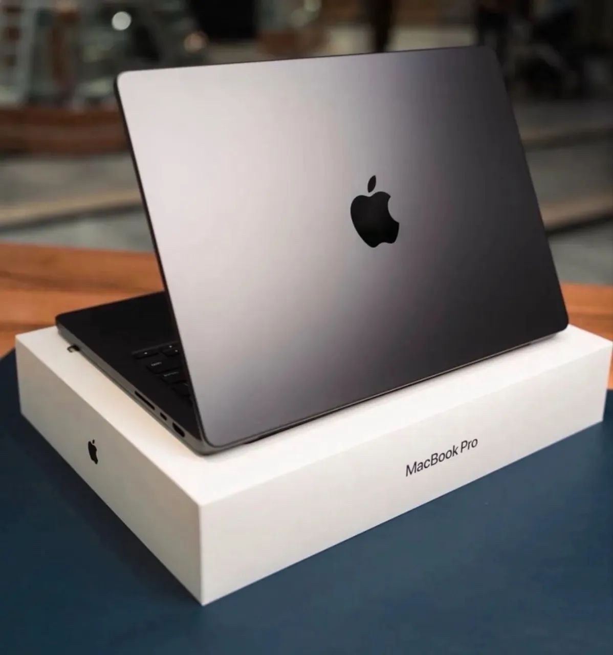 MacBook Pro M5 Max 36GB RAM 2TB - 16.2? Space Black - Foto 2