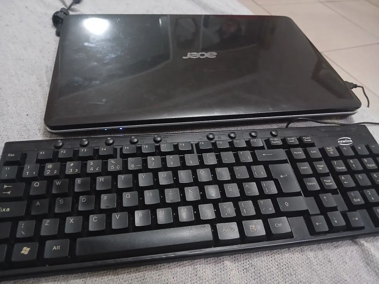 Vendo notebook da acer, mais teclado e carregador. - Foto 2