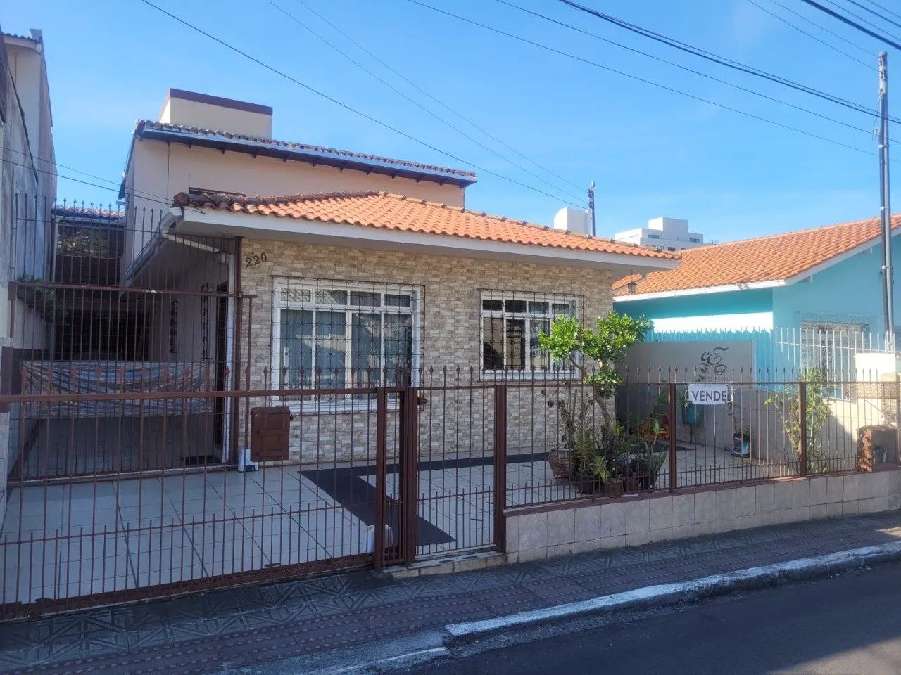 Casa com 6 dormitórios no Saco dos Limões