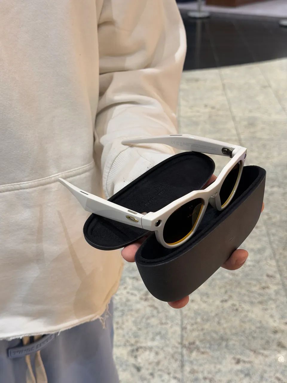 Óculos Inteligentes Oakley Meta HSTN Prizm Cinza com Lentes Laranja
