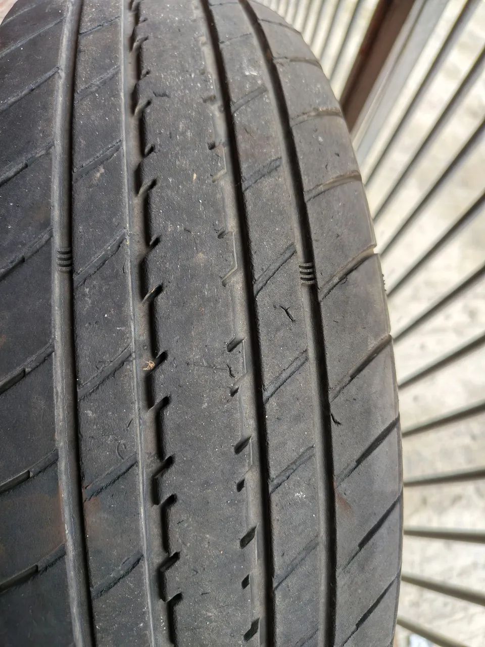 2 pneus do kwid  - Foto 3