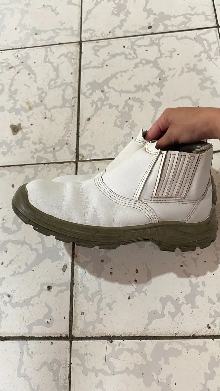 Bota branca masculina