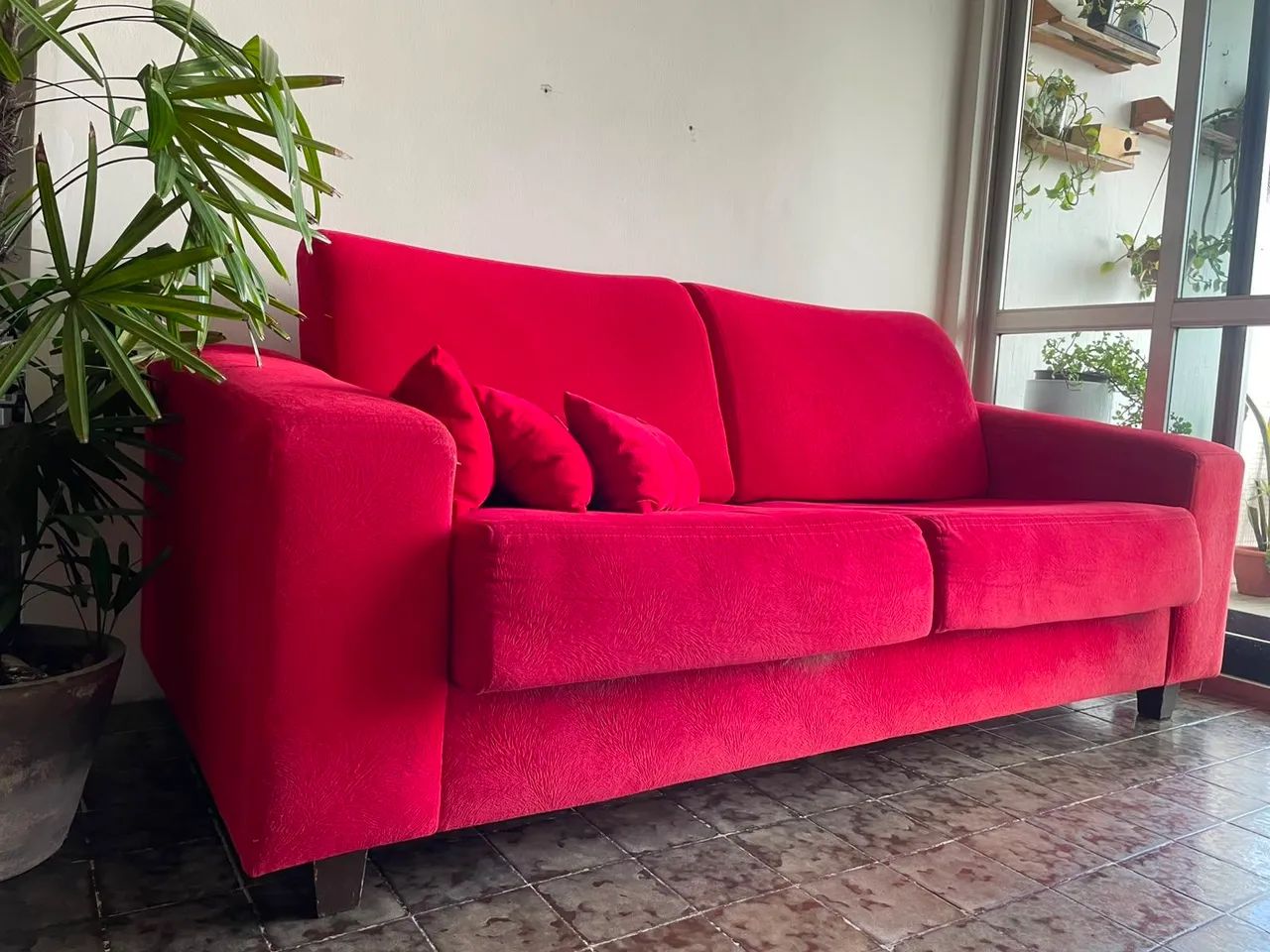 Sofá Retrô Moderno Vermelho - 3 Lugares Retrátil e Macio (Excelente Estado)