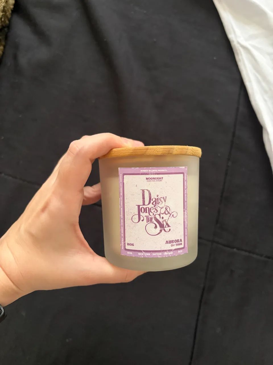 Kit daisy jones and the six camiseta vela bone ecobag e vinil decorativo  - Foto 3