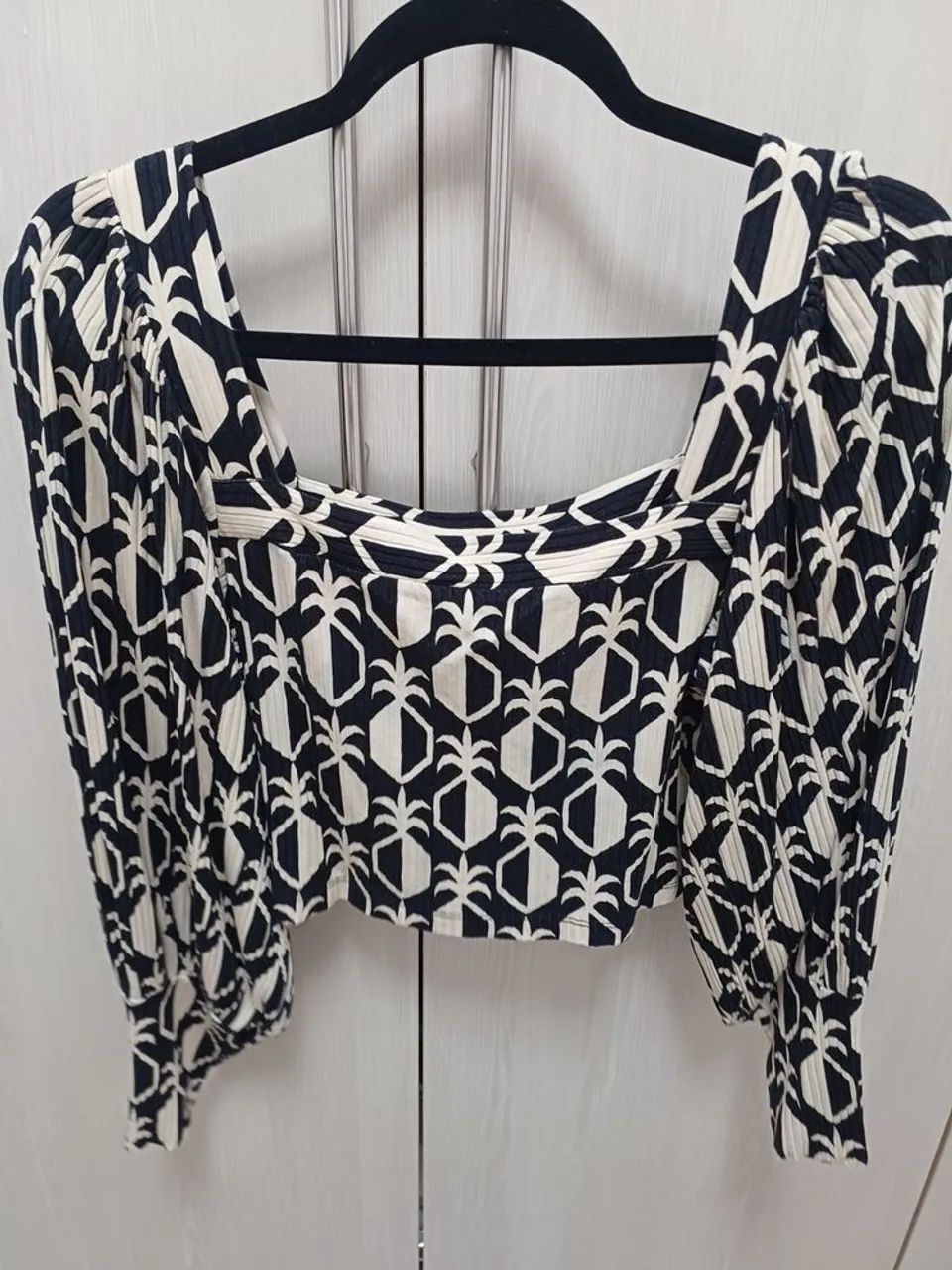 Blusa cropped abacaxi FARM - Foto 4