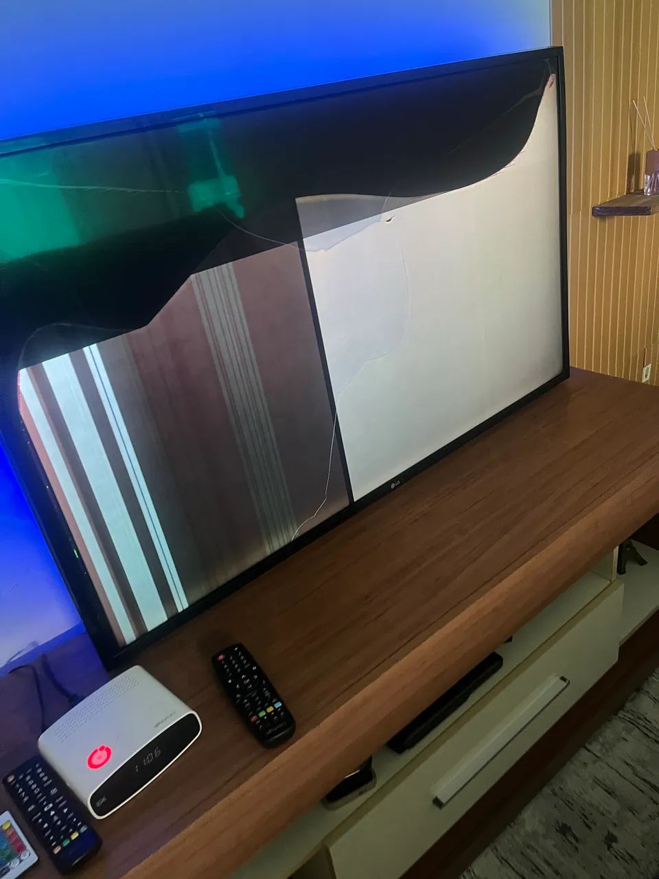 Tv 49 polegadas quebrada 