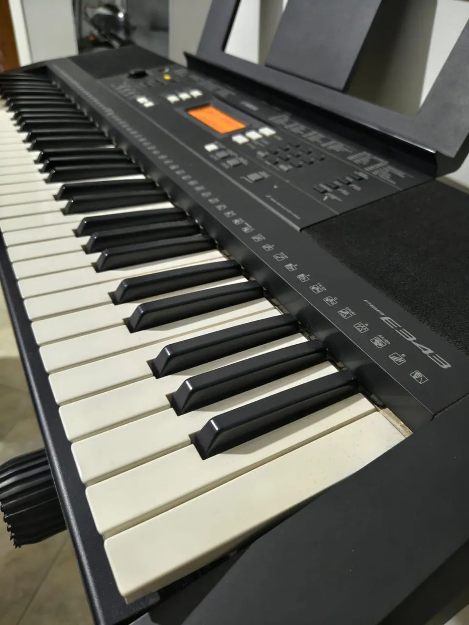 Teclado Yamaha  modelo PSR E343 - Foto 5