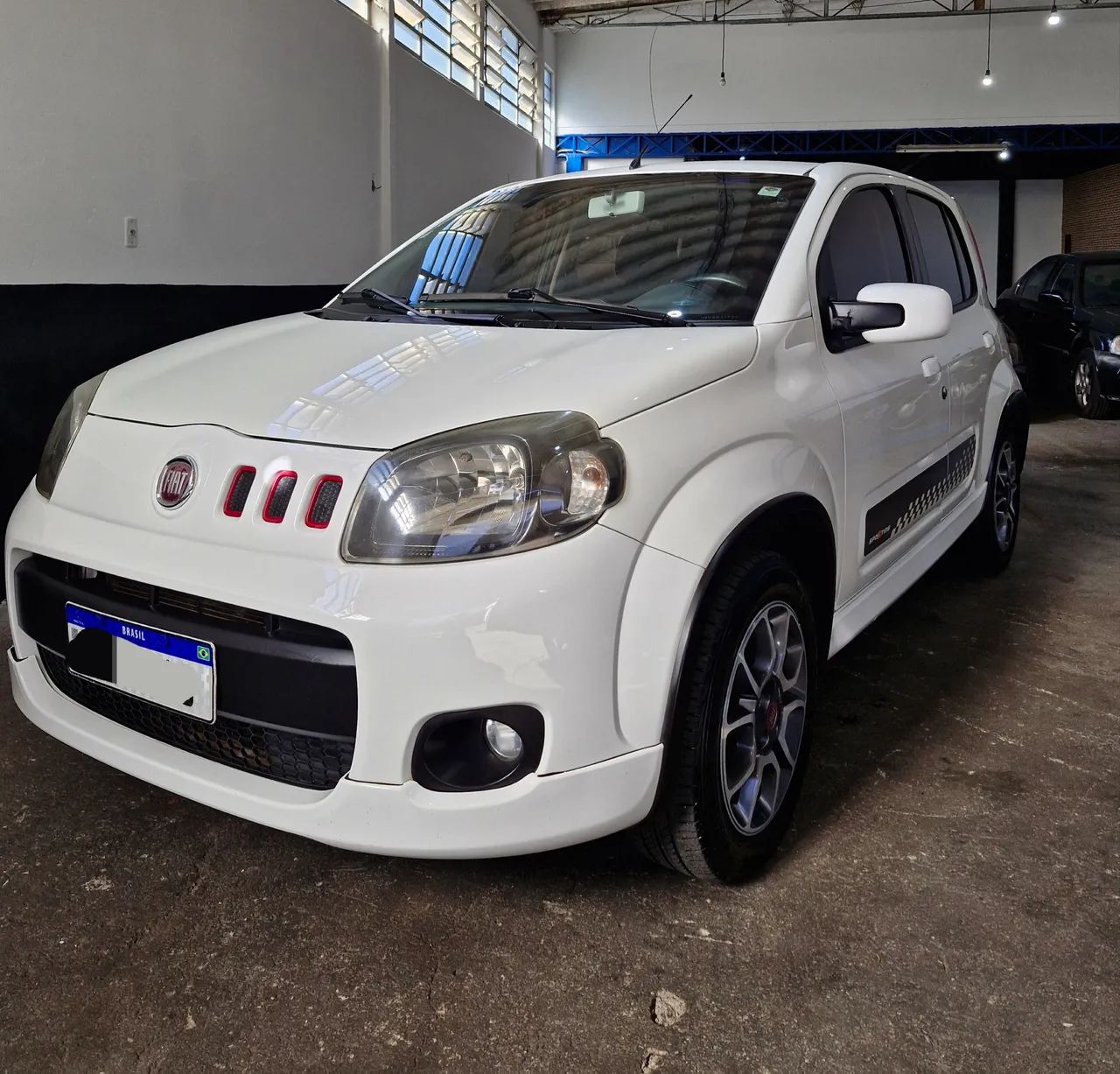 Fiat Uno Sporting 1.4 EVO Fire Flex 8V 4P 2013