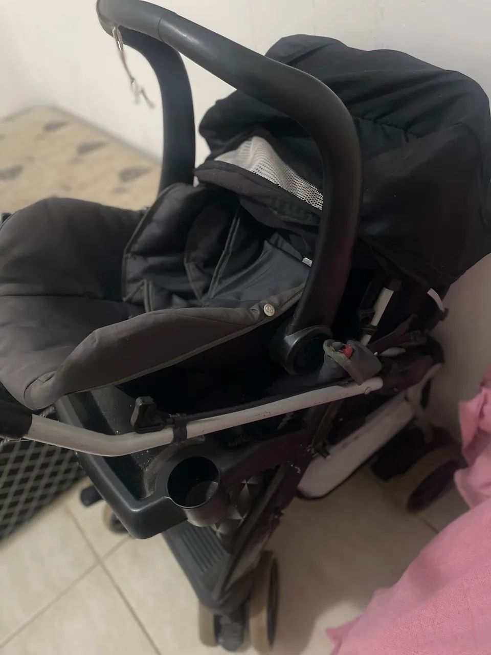 Carrinho de bebê e bebê conforto  - Foto 2