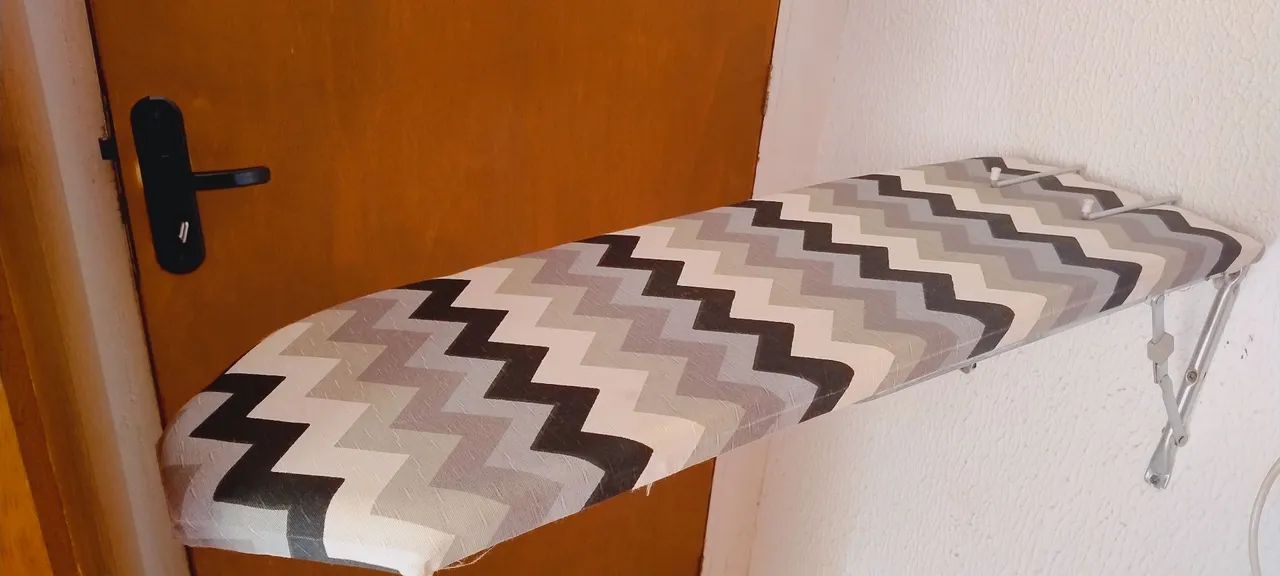 Tábua de passar roupa retrátil  - Foto 3