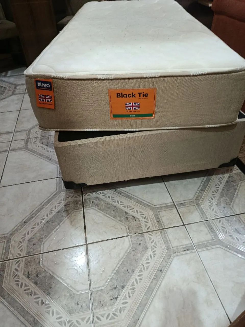 Vendo cama de solteiro com colchão mas box - Foto 4
