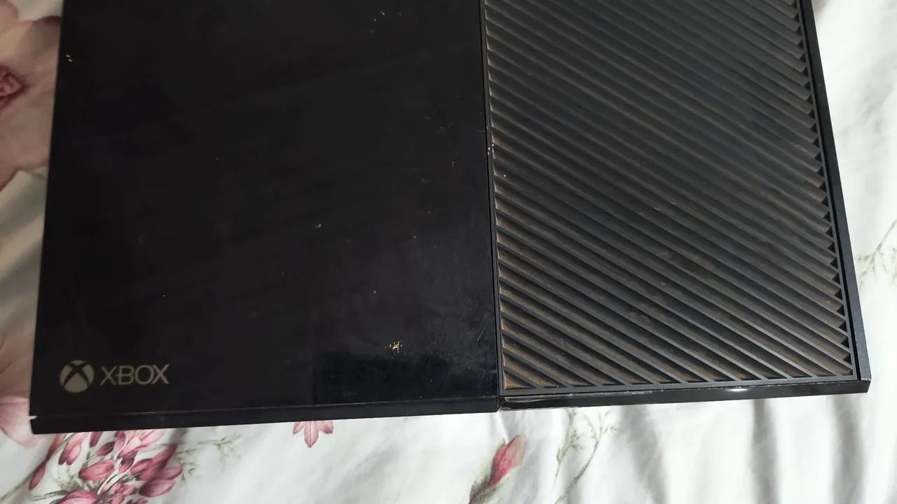 XBOX ONE - Em ótimo estado e funcionando perfeitamente.
