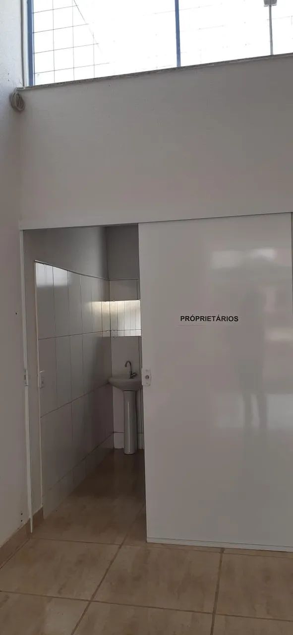 Alugo Martins,  VASCONCELOS   COSTA 675 Excelente Barracão 180m² com estacionamento própri - Foto 4