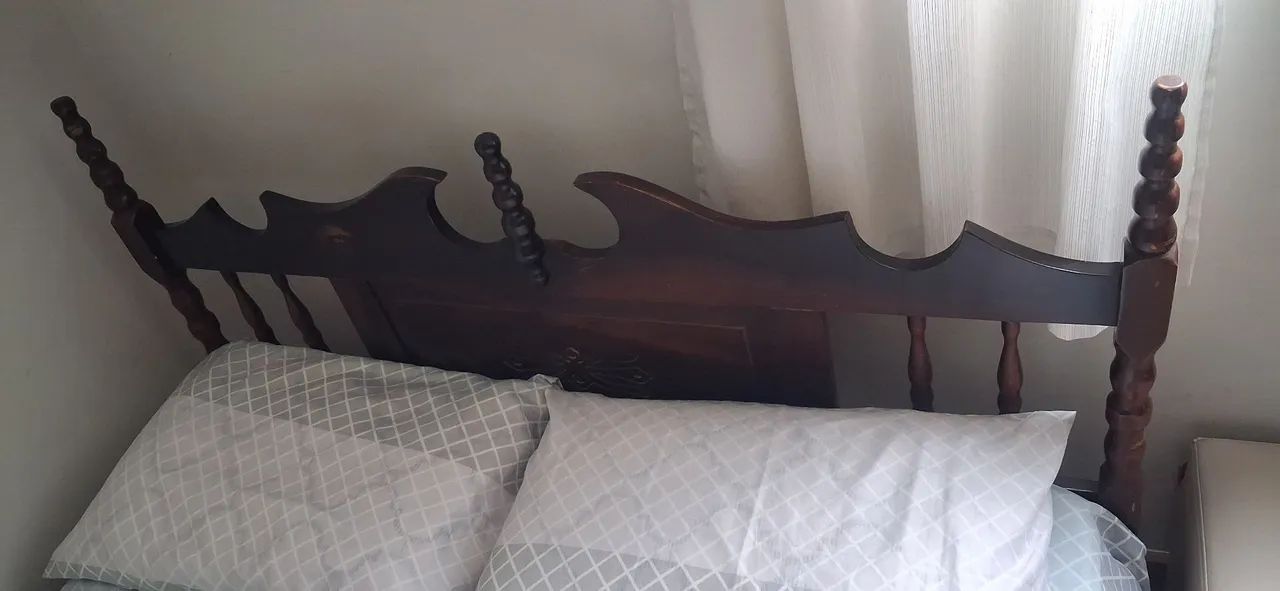 Cama casal madeira (com colchão)