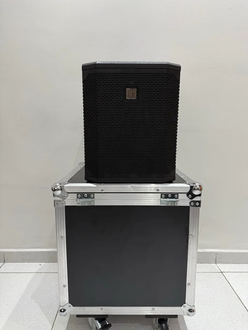 Electro-Voice EVOLVE 30M - Sistema Line Array Portátil | Mixer 8