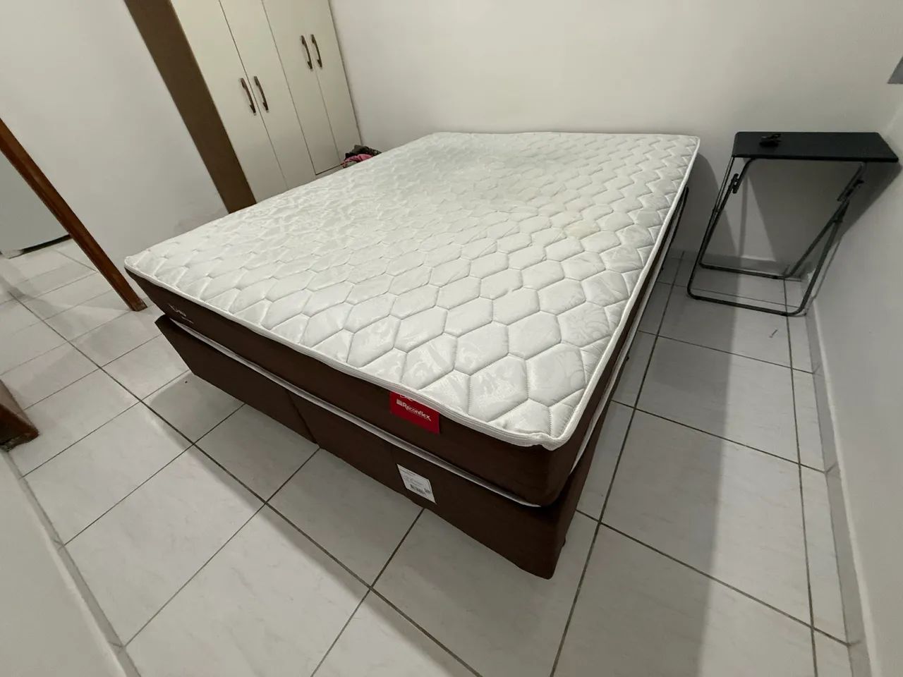 Cama Queen completa, com base e colchão - Foto 5