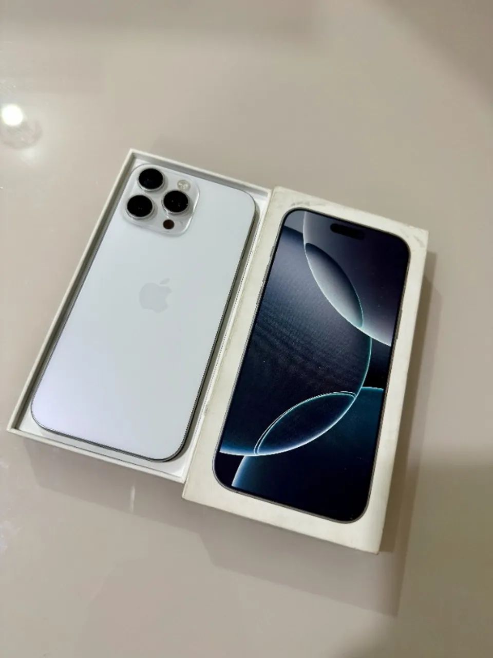 iPhone 16 Pro Max 256GB White Titanium - Celulares e Smartphones