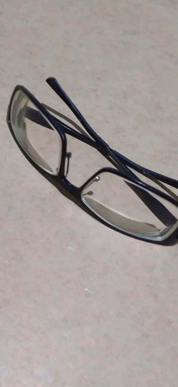 Armação  Óptica Preta Retangular com Hastes Flexíveis - Foto 2
