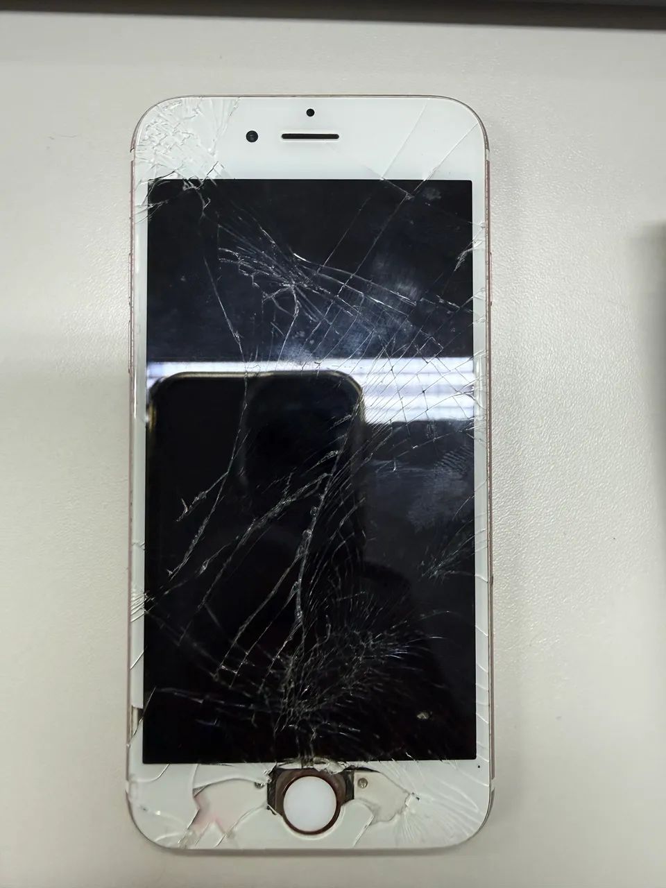 Celular iPhone 6s com defeito para aproveitar as peças 