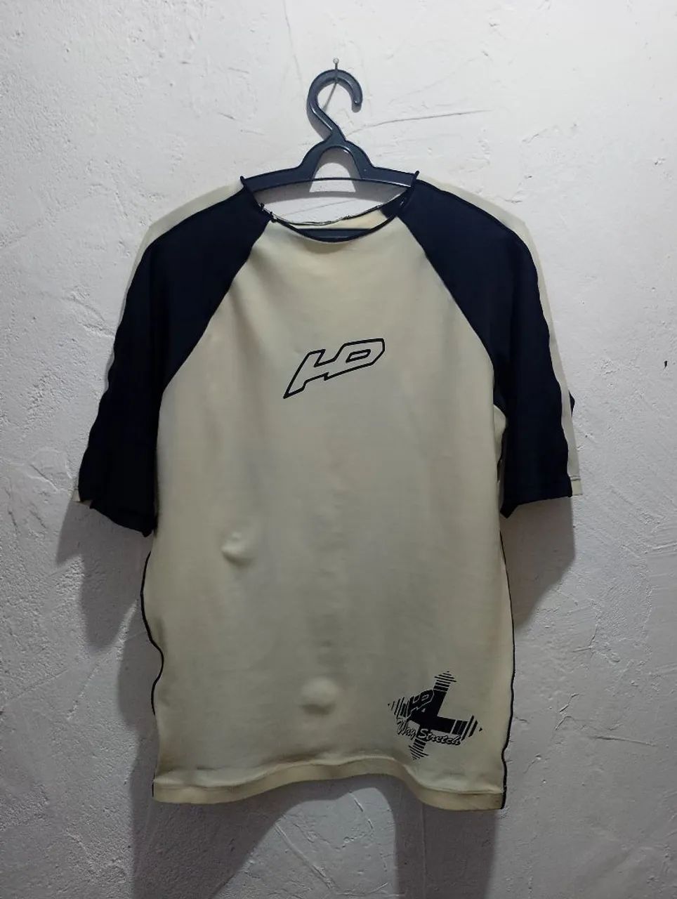 Camisa M da HD de surf em perfeito estado