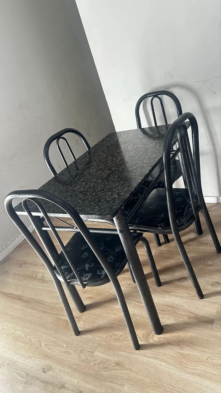 Mesa 4 cadeiras 