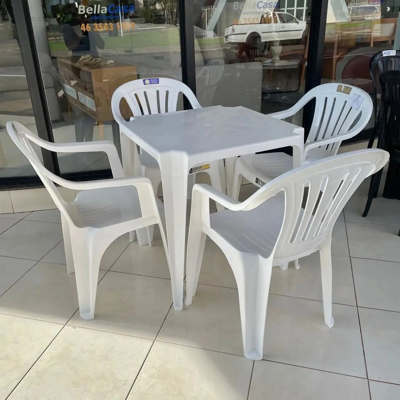 Jogo de mesa branca 