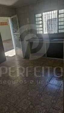 CASA PARA MORADIA OU COMÉRCIO COM 3 DORMITÓRIOS E SALA AMPLA - Foto 2