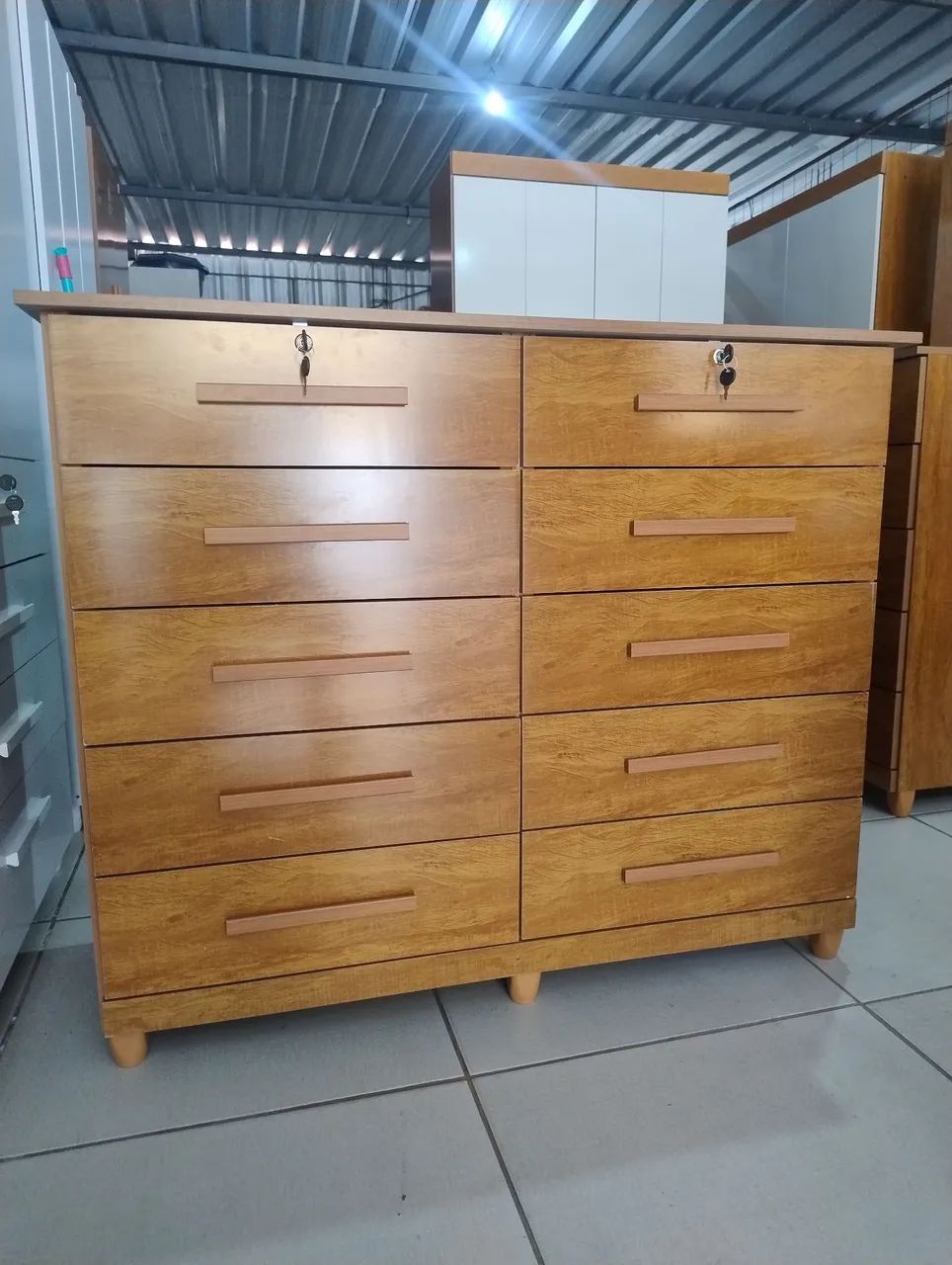 CÔMODA 10 GAVETAS.