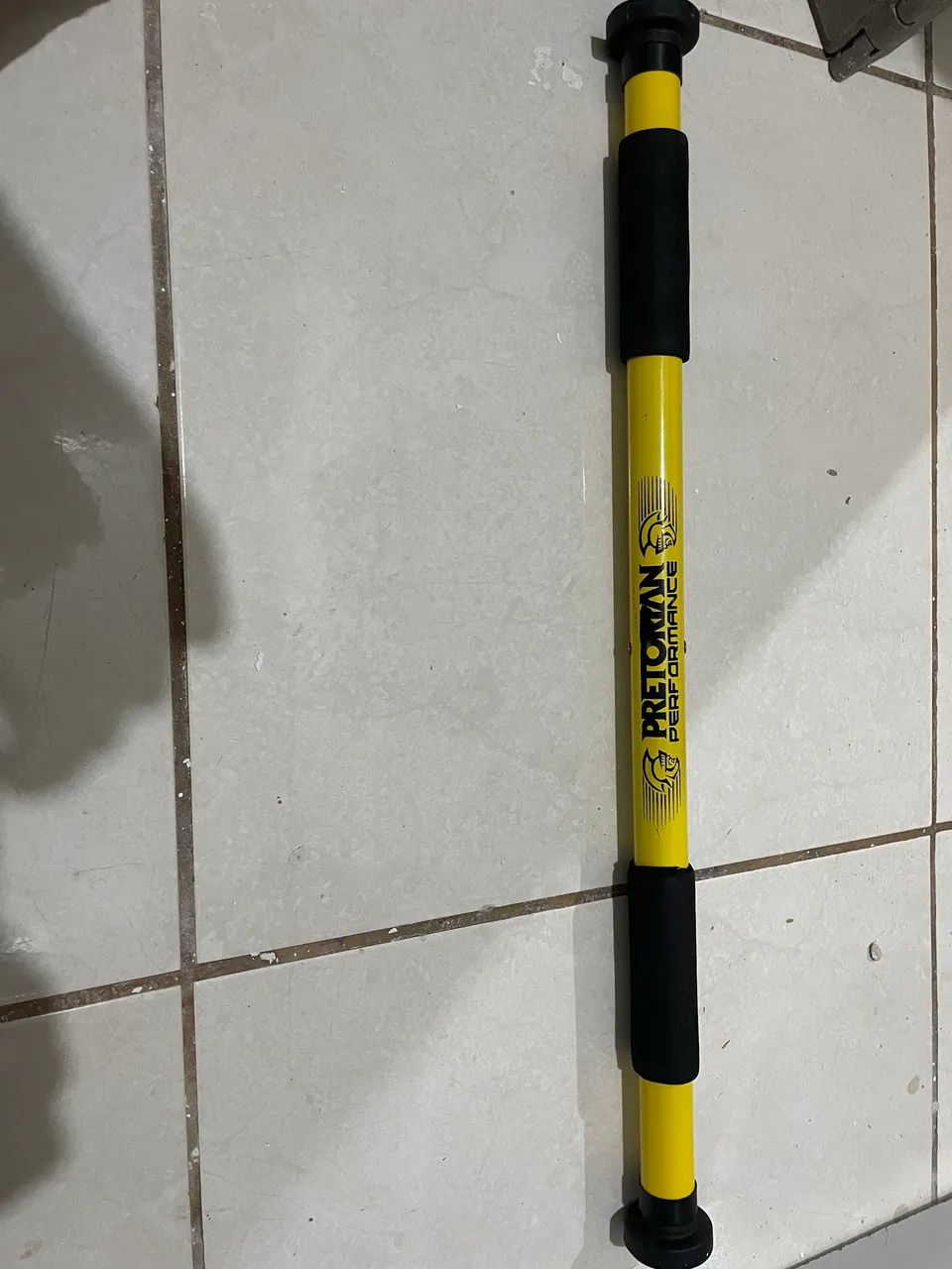 Barra fixa ajustada 