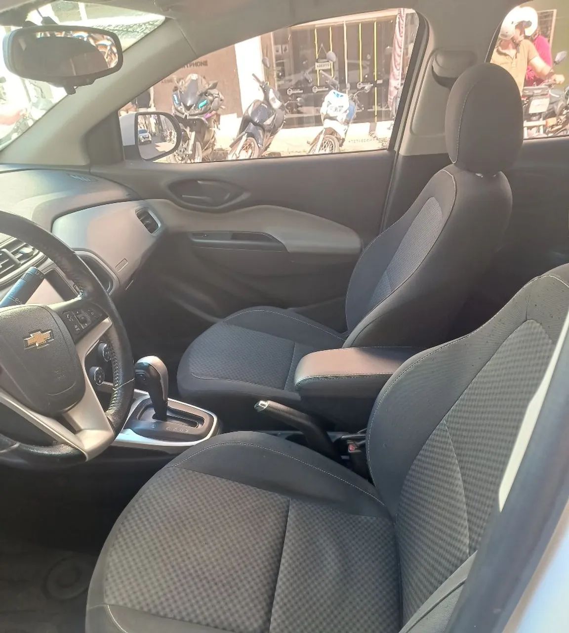Chevrolet Onix Hatch LT 1.4 8V Flex Aut. 4P 2017 - Foto 5