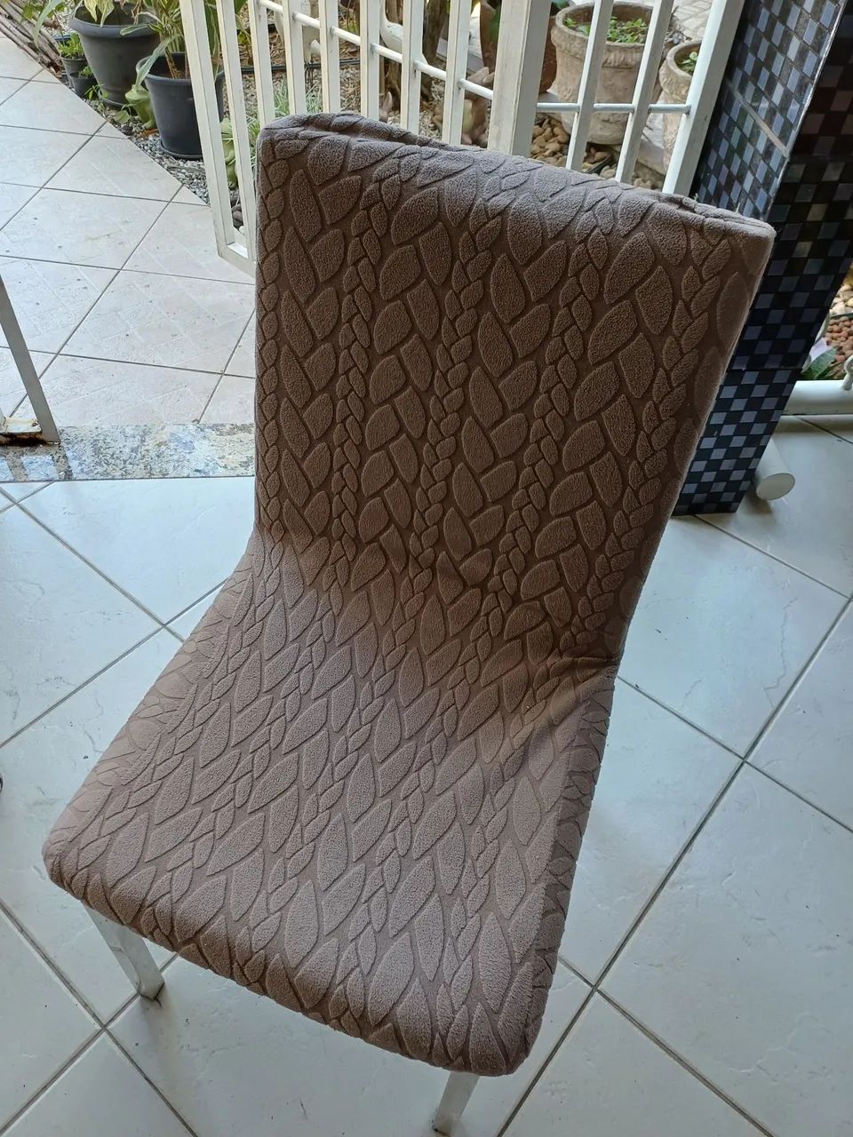 Mesa com quatro cadeiras - Foto 2