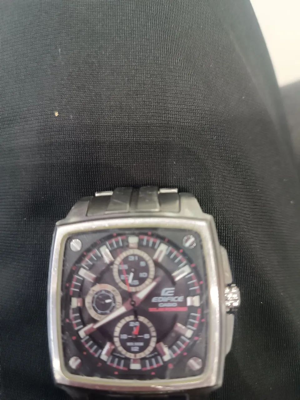Relógio Casio Edifice Solar com riscos no vidro 
