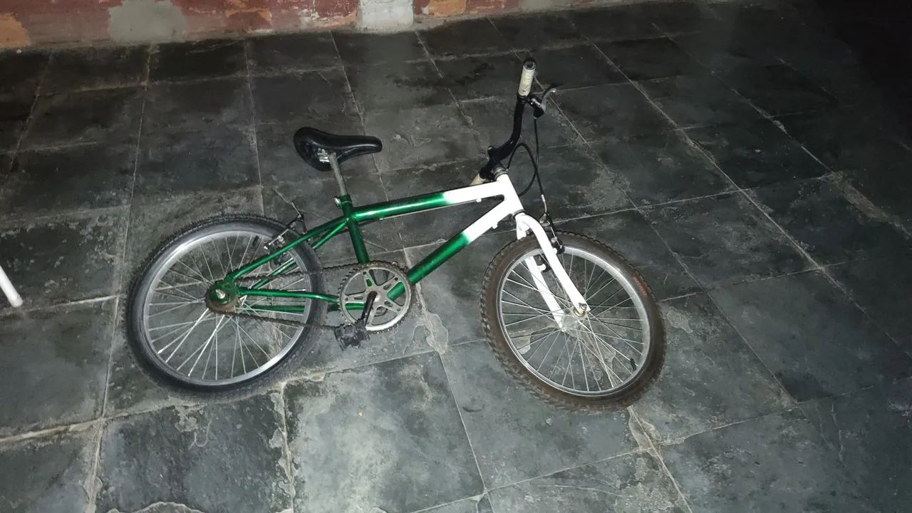 Bicicleta aro 20 - semi nova 