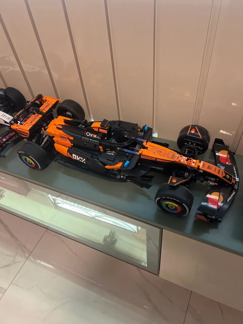 Vendo Carro formula 1 de 65cm  