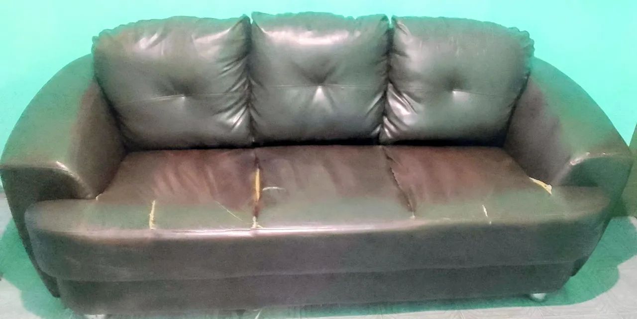 Vendo sofá de couro 
