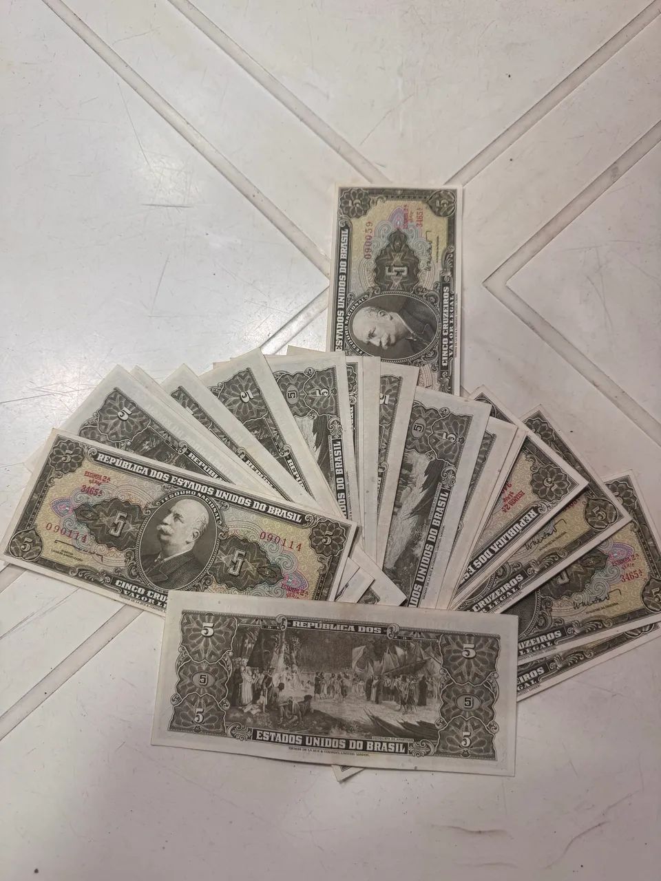 Notas de 5 cruzeiros em perfeito estado. - Foto 3
