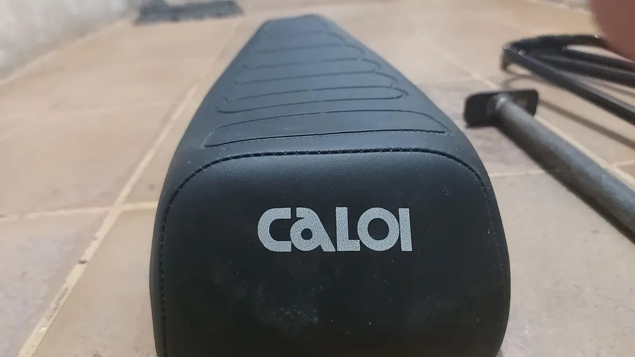 Vende-se: Bagageiro de bicicleta completo (acompanha suporte, pino e assento). - Foto 2