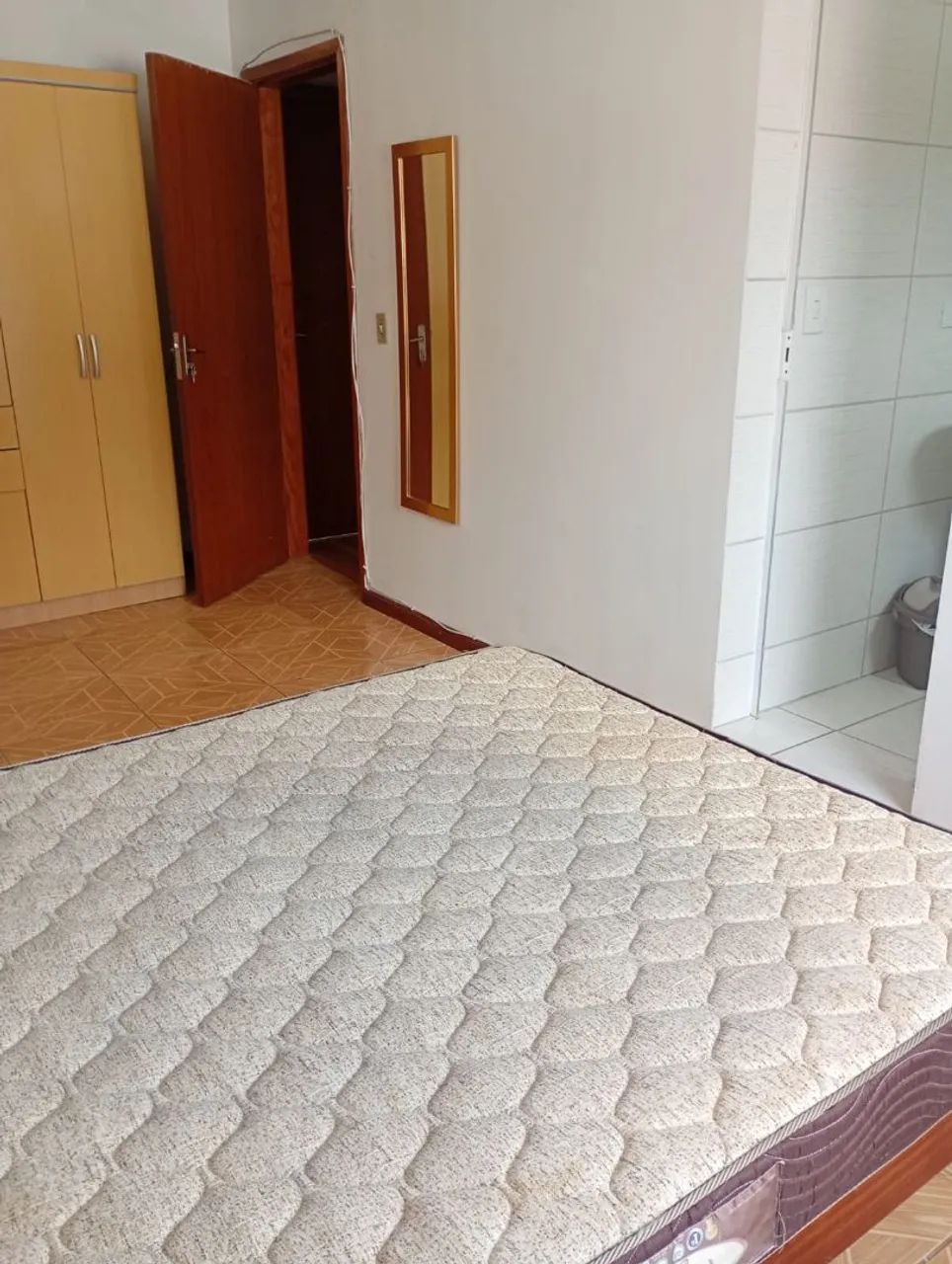 Alugo para moças quartos e suítes - Foto 2
