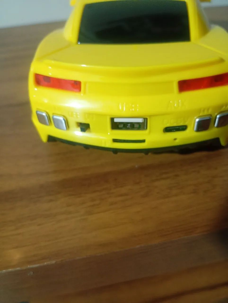 Caixa de som Camaro 