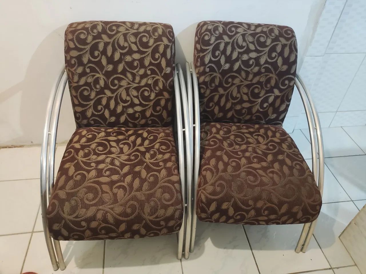 Vende - se conjunto de poltronas