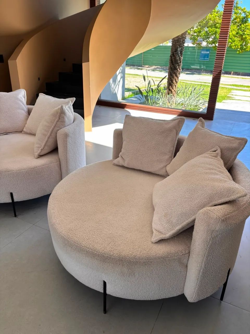 Poltronas Estofadas Luxo - Foto 2