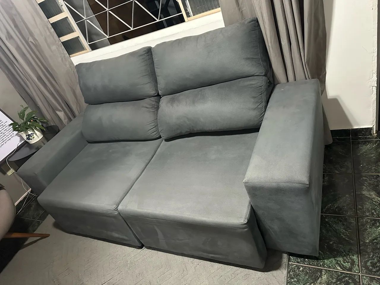 Sofa cinza escuro