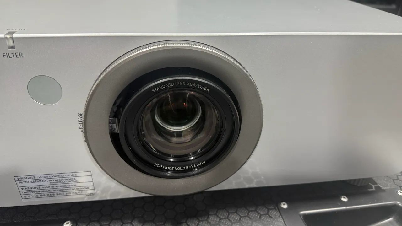 Projetor Panasonic 6500 Lumens  - Foto 2