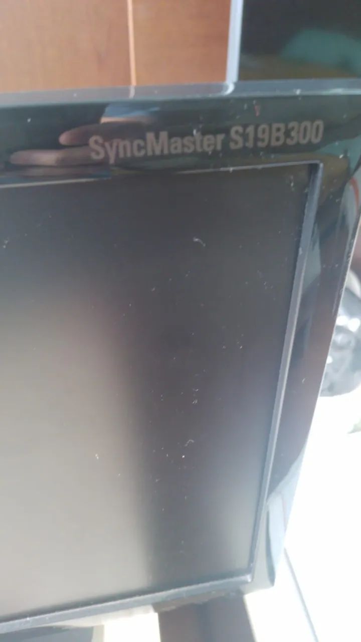 Monitor Samsung SyncMaster S19B300 - 19? LED | Ótimo Estado - Foto 2