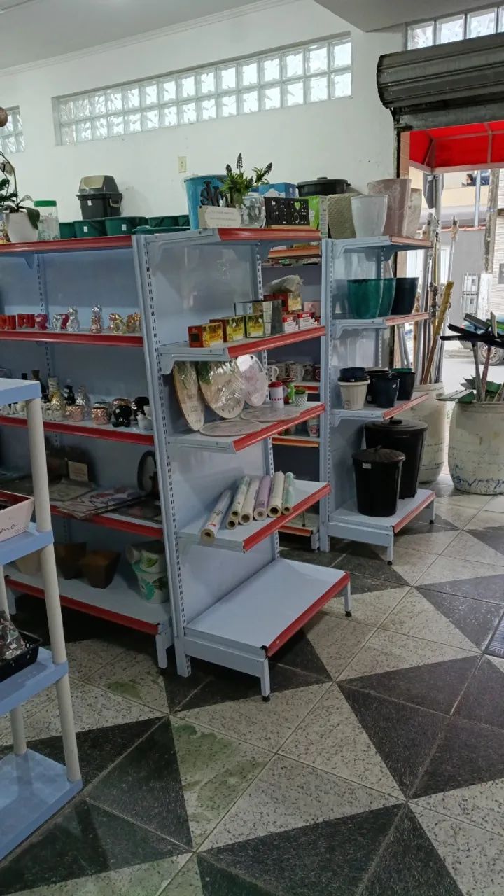 Vendo Gôndolas e painéis para loja esses que estão nesta loja, estou passando o ponto  - Foto 2