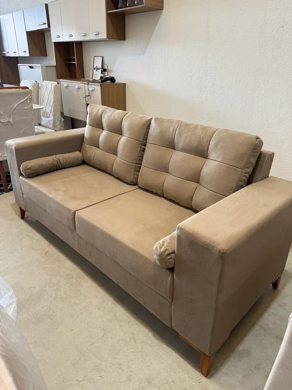 Sofa Elegance Retro 3 lugares + 2 almofadinhas brinde em mega Oferta  - Foto 4