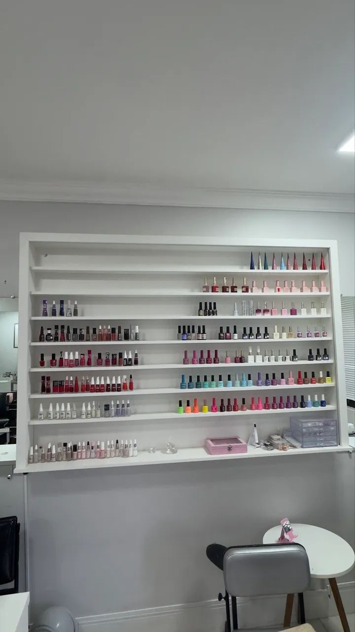Vendo expositor de esmalte com led usado tamanho 123cmX183cm