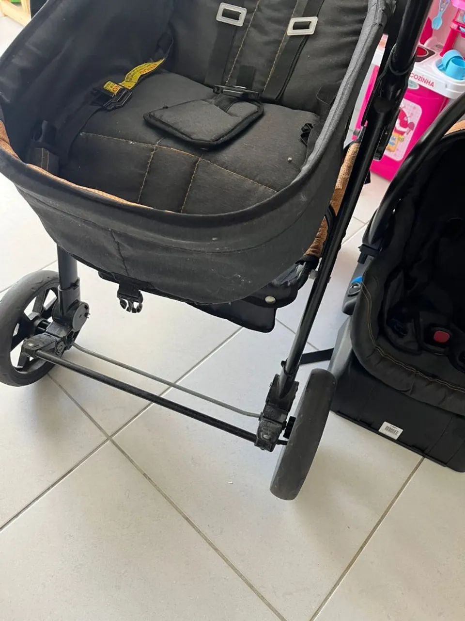 Carrinho com bebê conforto  - Foto 3