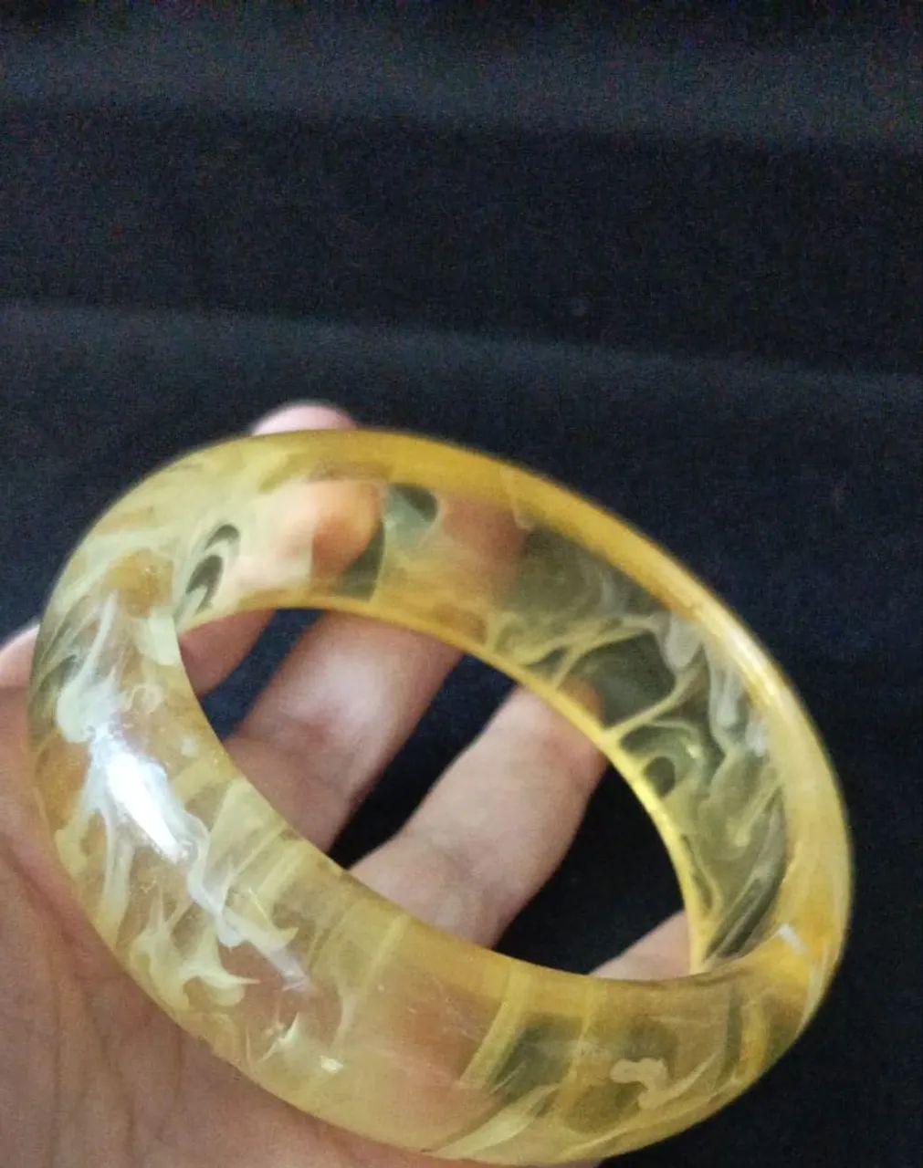 Bracelete em resina tom de mel com efeito fumaça  - Foto 3