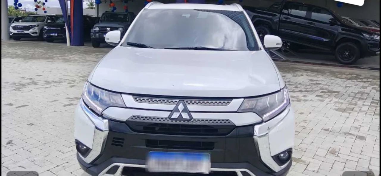 Mitsubishi Outlander OUTLANDER HPE-S 2.2 Diesel 4x4 Aut. 2021
